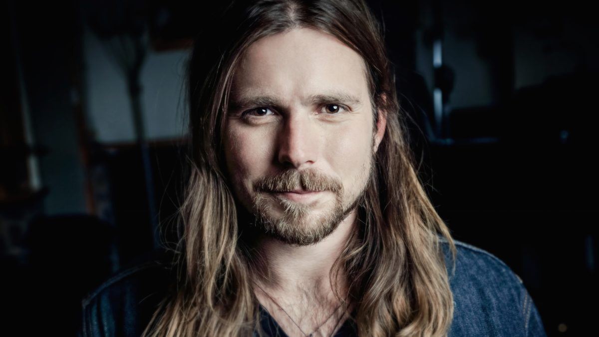 Lukas Nelson Covers 'Last Thing I Needed First Thing This Morning' For ‘Quarantunes Evening Session’