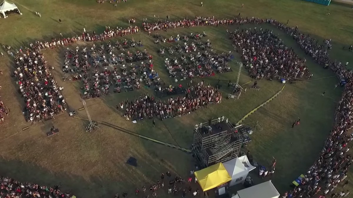 Foo Fighters Treat Italian Viral Video Performers To Concert
