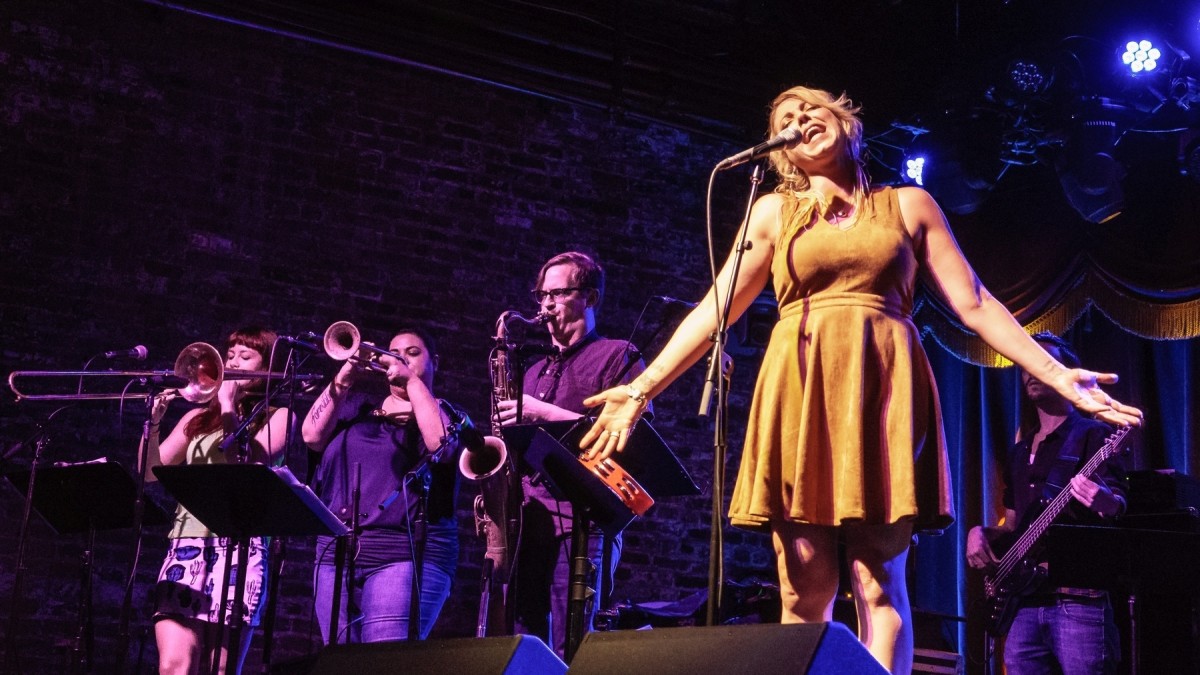 Elise Testone Leads Tribute To B.B. King At Brooklyn Bowl