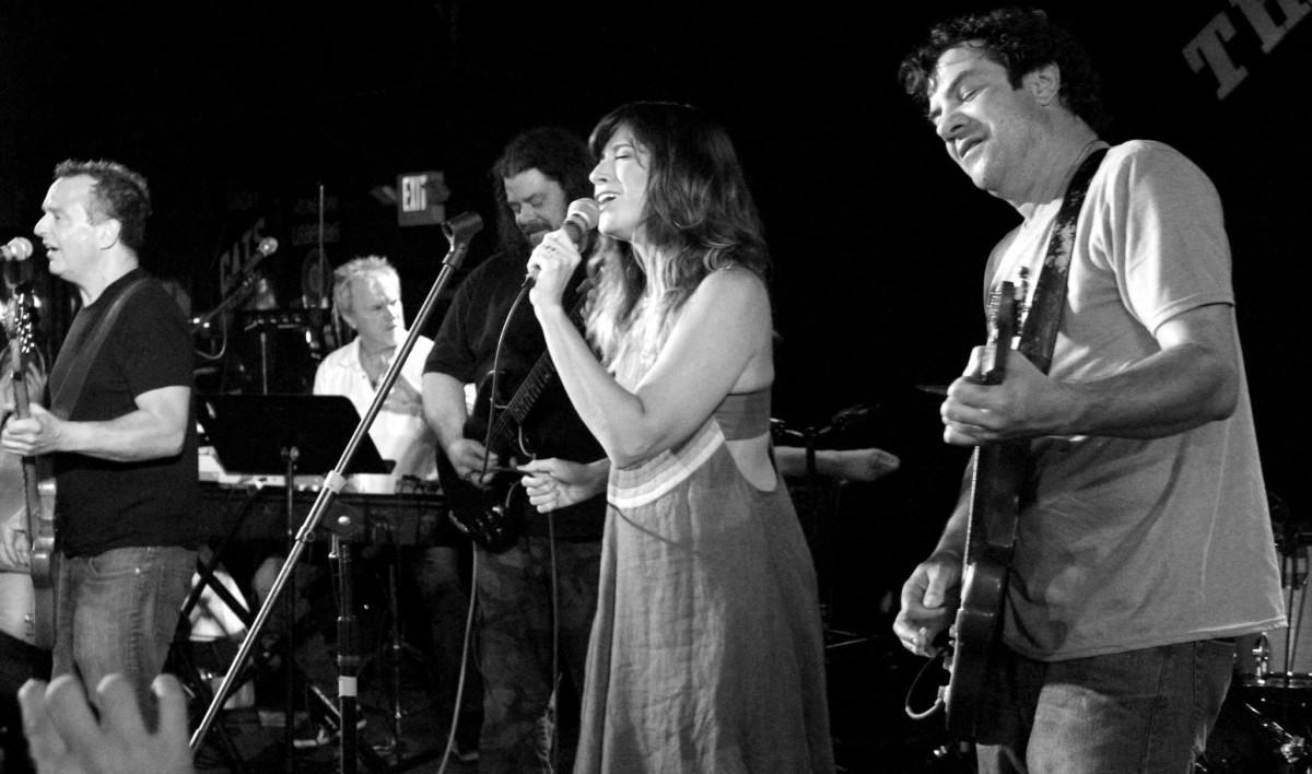 Nicole Atkins with Dean Ween Group