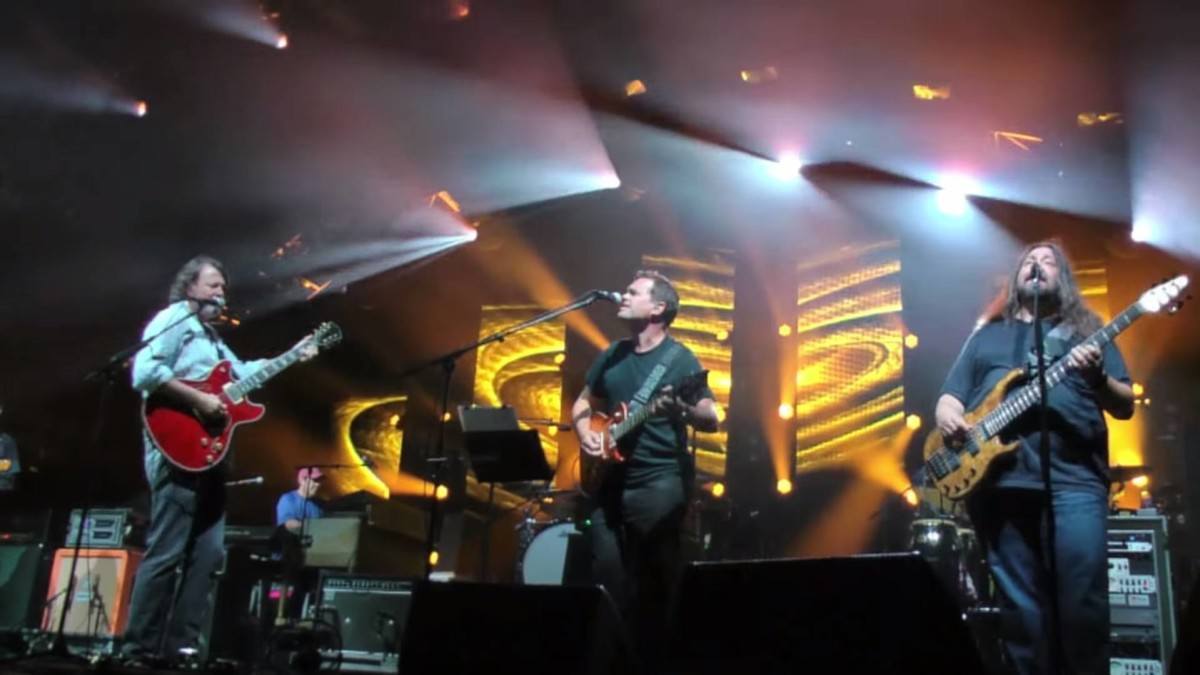Brendan Bayliss Sits-In With Widespread Panic