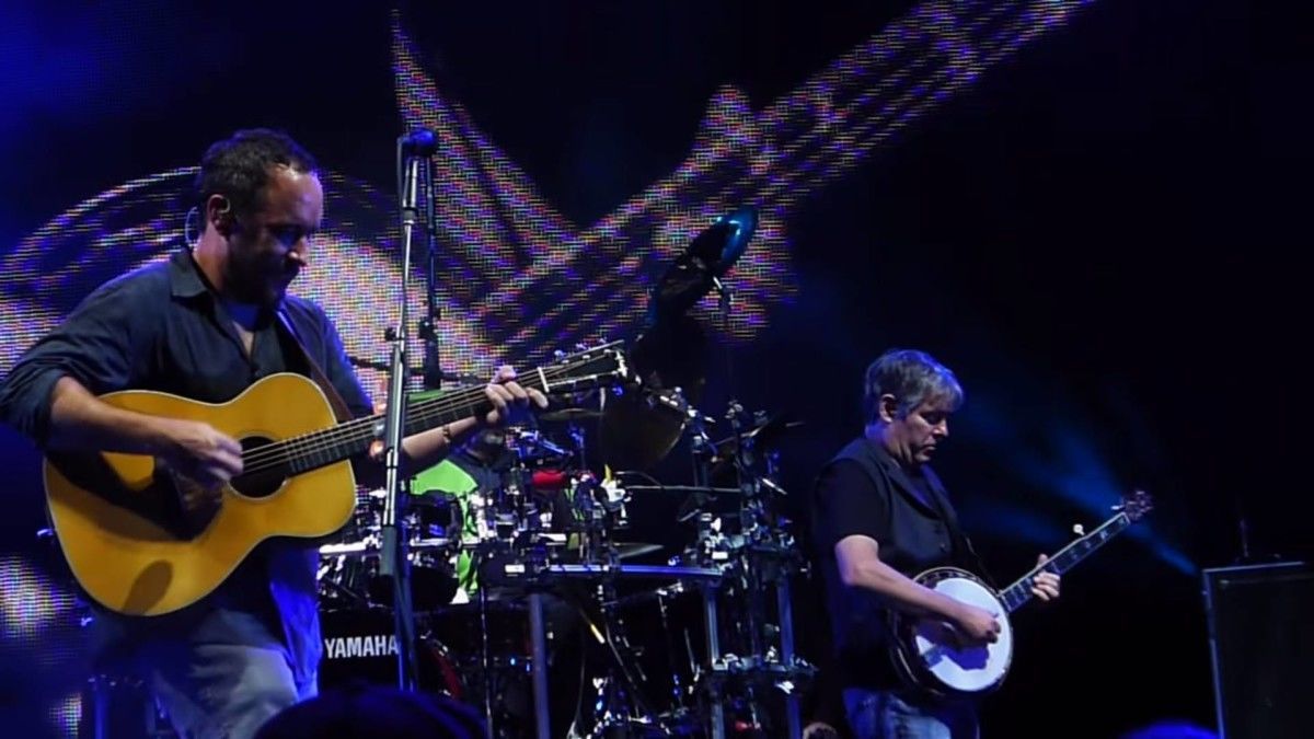 Watch Dave Matthews Band & Béla Fleck And The Flecktones Perform 23-Minute ‘Two Step’ On This Date In 2002