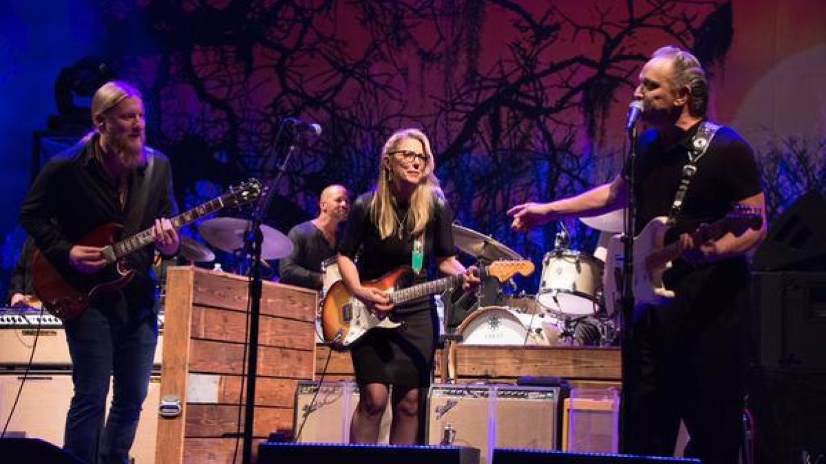 Tedeschi Trucks Band Welcome Jimmie Vaughan & David Hidalgo At Beacon Theatre