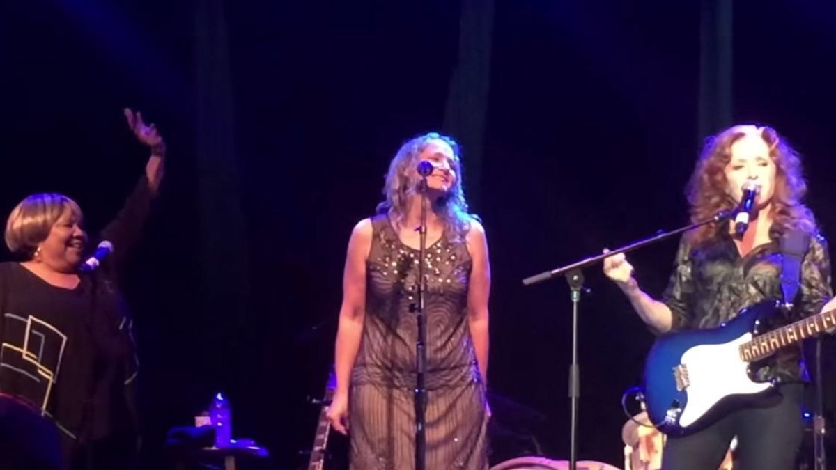 Guest Bonnie Raitt Joins Mavis Staples & Joan Osborne For "Will The Circle Be Unbroken?"