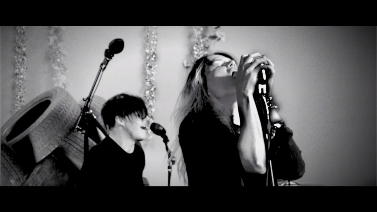 The Dead Weather 'I Feel Love (Every Million Miles)' Live Performance