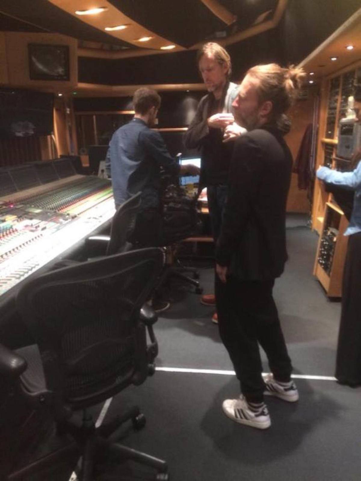 Radiohead Studio Twitter Robert Ziegler