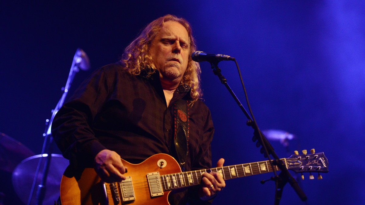 Warren Haynes Welcomes Justin Townes Earle For 'Willin' In Boston