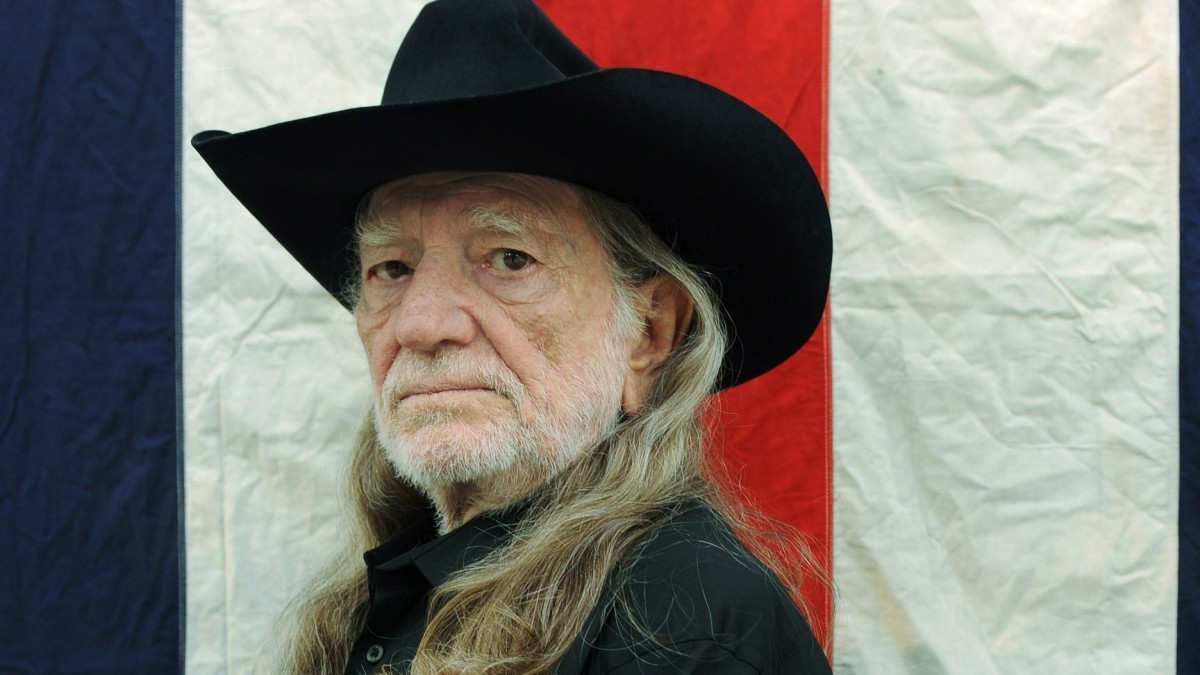 Willie Nelson Channels Frank Sinatra On ‘That’s Life’ Cover