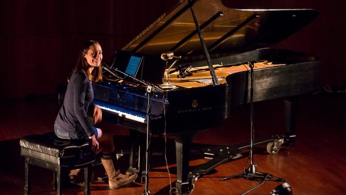 Review & Photos: Holly Bowling At Massry Center For The Arts