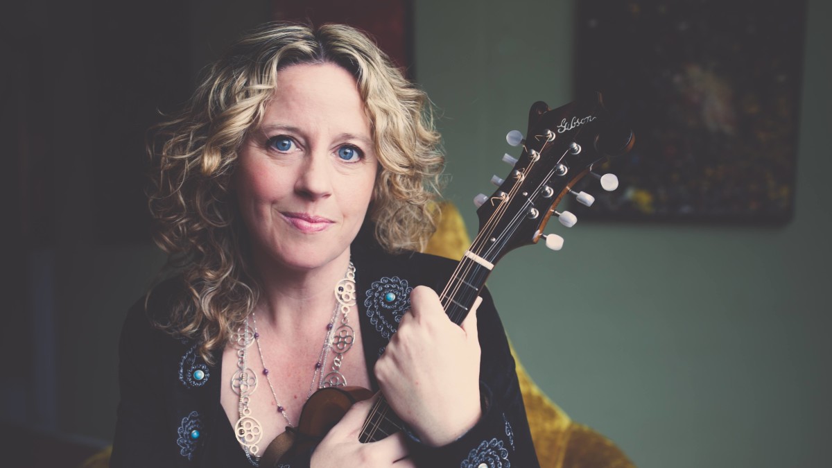 Amy Helm & Friends With Donald Fagen 'The Weight'