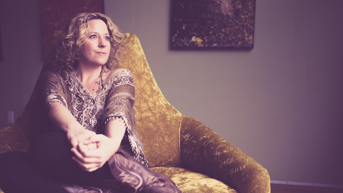 Amy Helm Announces New Year's Eve Guests & Acoustic Set