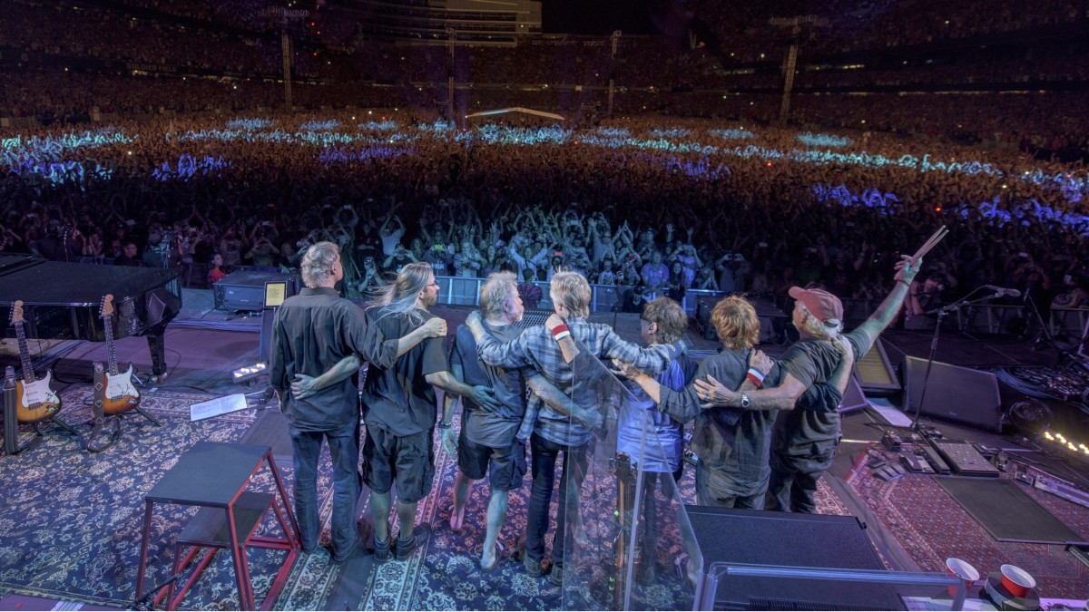 Official Footage Of Fare Thee Well 'Truckin'