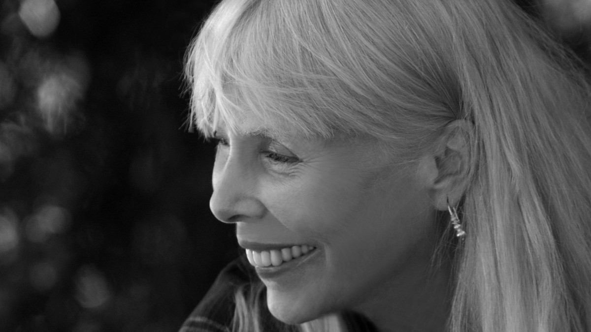 Joni Mitchell Removes Music From Spotify