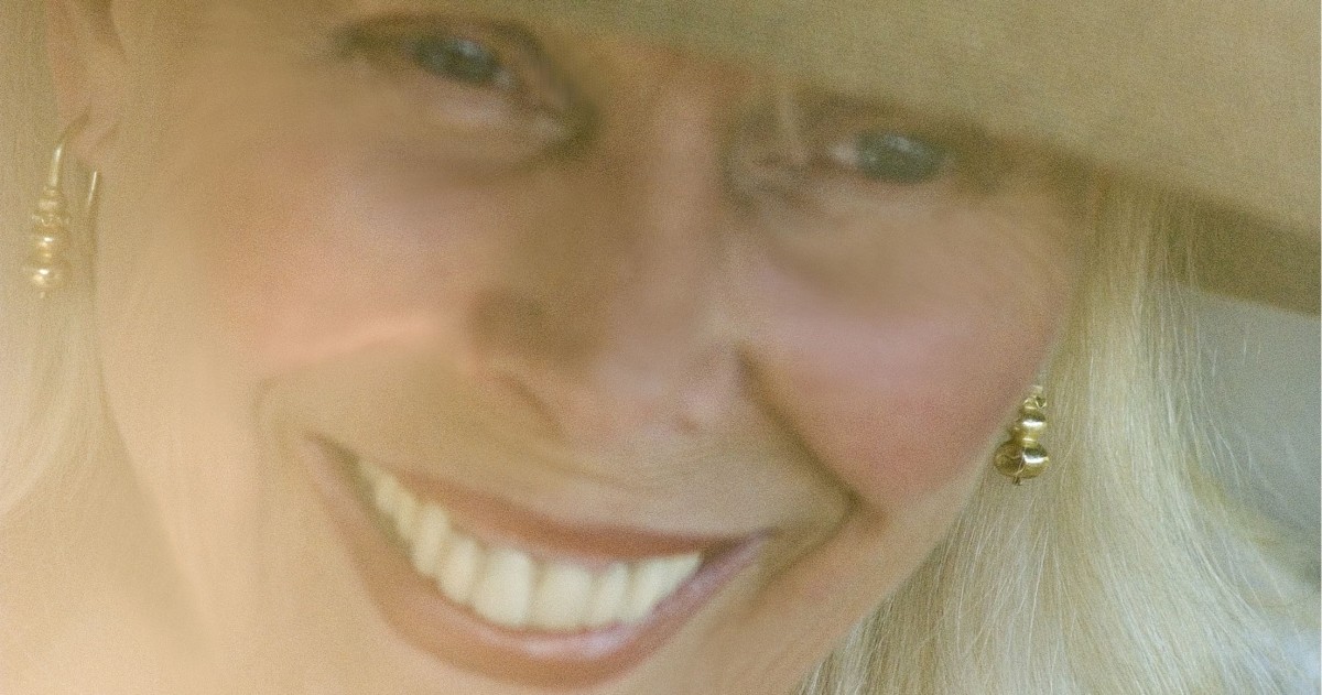 Joni Mitchell Press Image Crop3