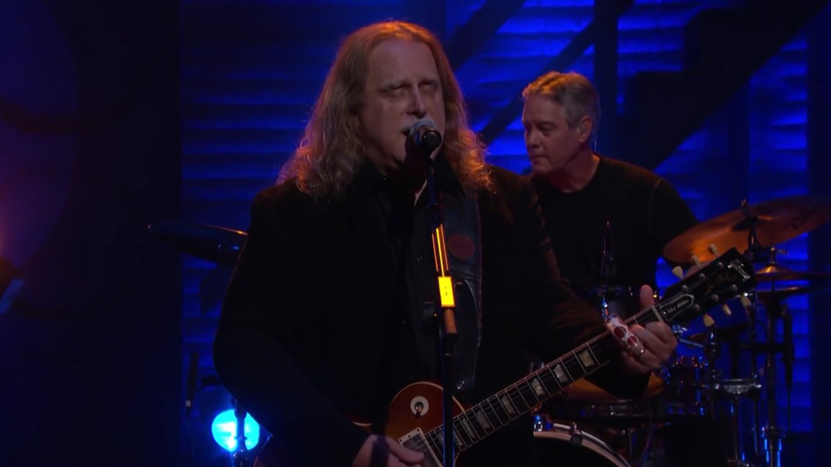 Warren Haynes And Ashes & Dust Band Appear On 'Conan'