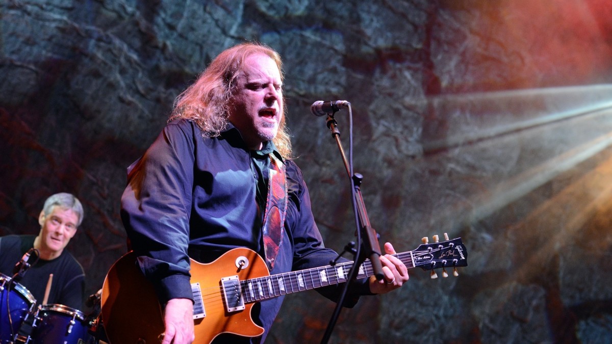 Warren Haynes And Ashes & Dust Band Honors Eric Clapton In Spokane