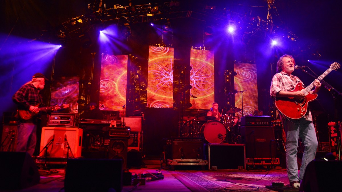 Widespread Panic Covers Warren Zevon, The Band & Neil Young In Ohio