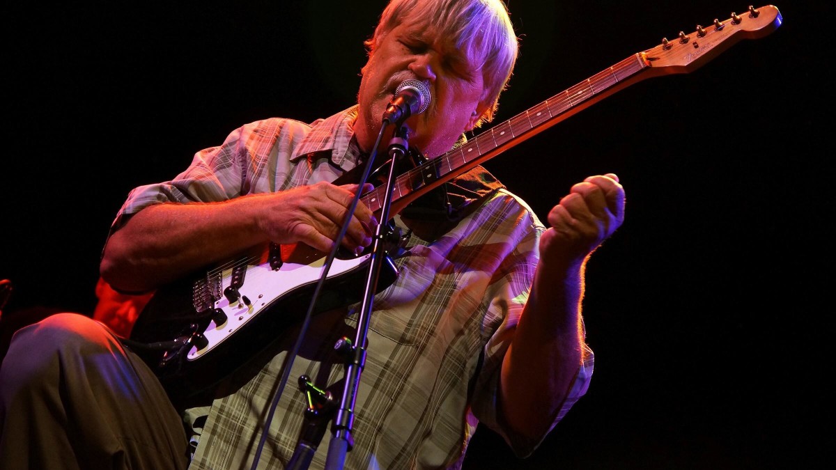 Col. Bruce Hampton & Aquarium Rescue Unit Switch It Up In Boulder