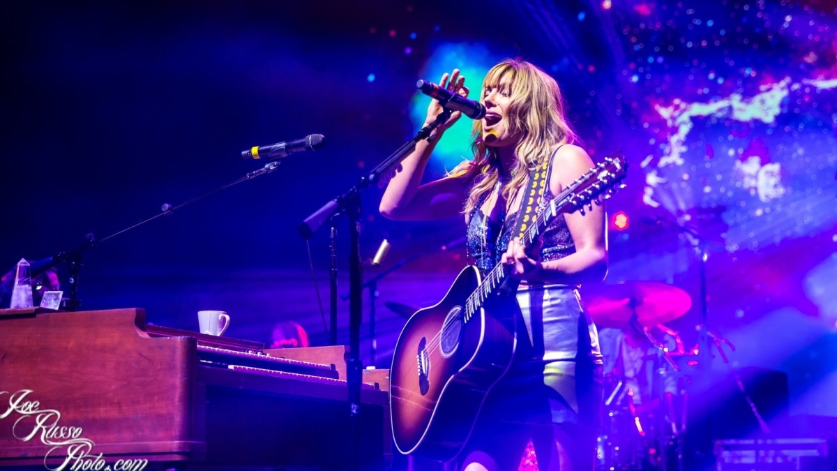 Grace Potter Sings Guns N' Roses On Halloween