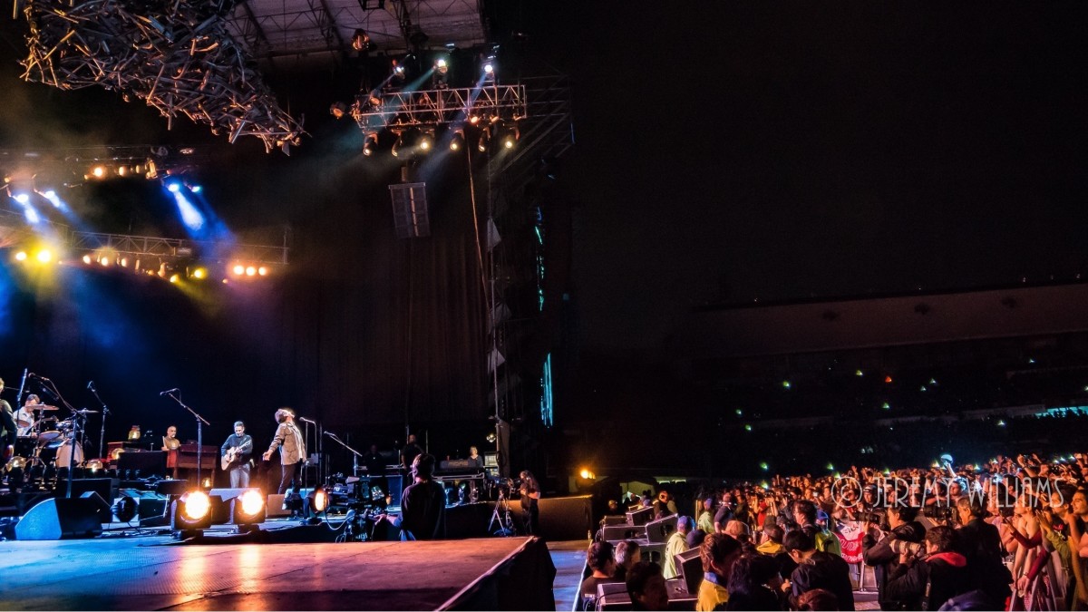 Pearl Jam Covers The Beatles, Pink Floyd & Bob Marley In Brasilia