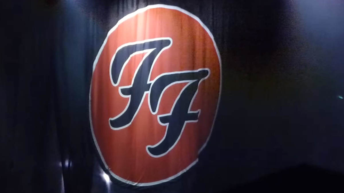 Foo Fighters Restart Show Due To Curtain Malfunction