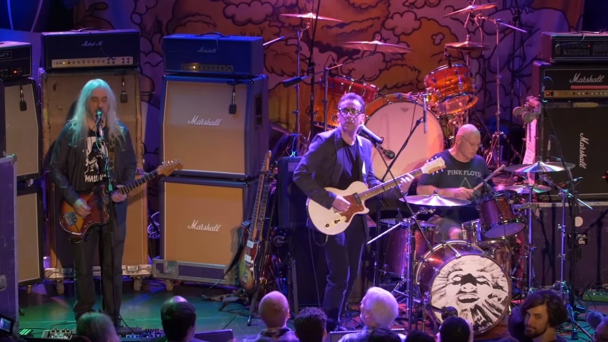 Dinosaur Jr. Continue Guest Filled Run In New York City