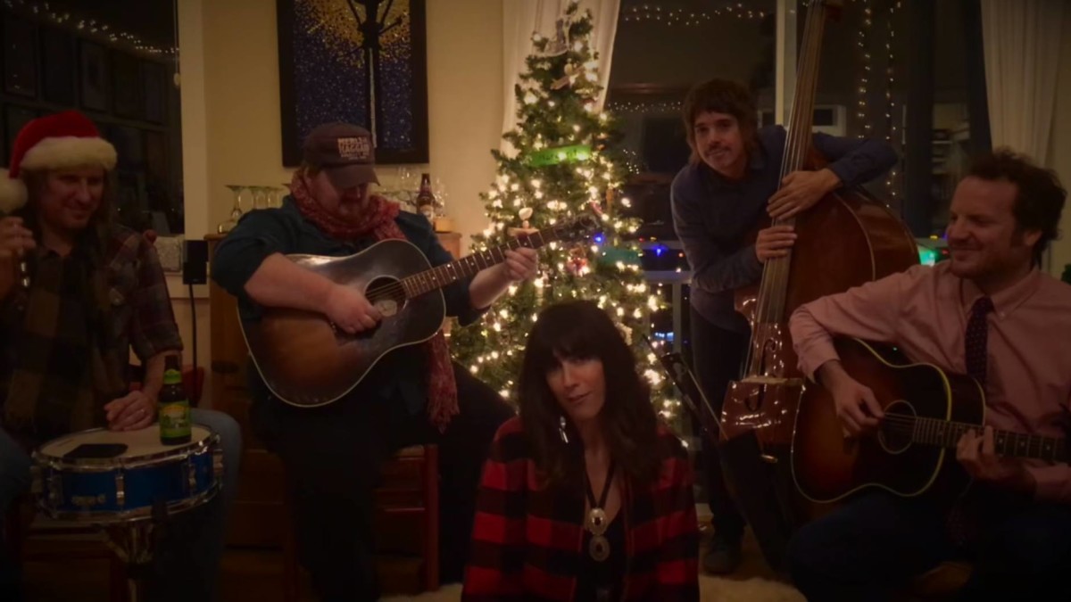 Nicki Bluhm & The Gramblers Share 'Blue Christmas' & 'Let It Snow'