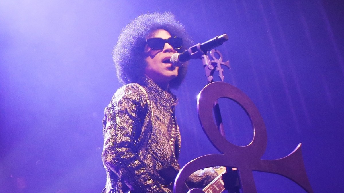 Prince To Embark On 'Piano & A Microphone' Solo Tour