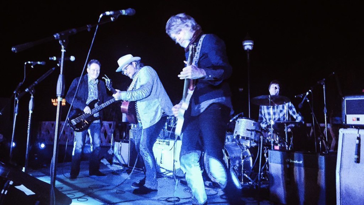 Jeff Tweedy Jams With John Paul Jones & Covers Bowie In Mexico