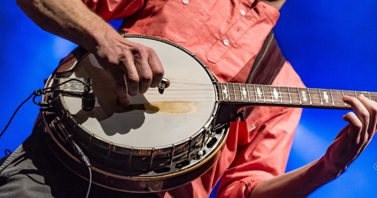 Stringdusters Banjo Williams Crop