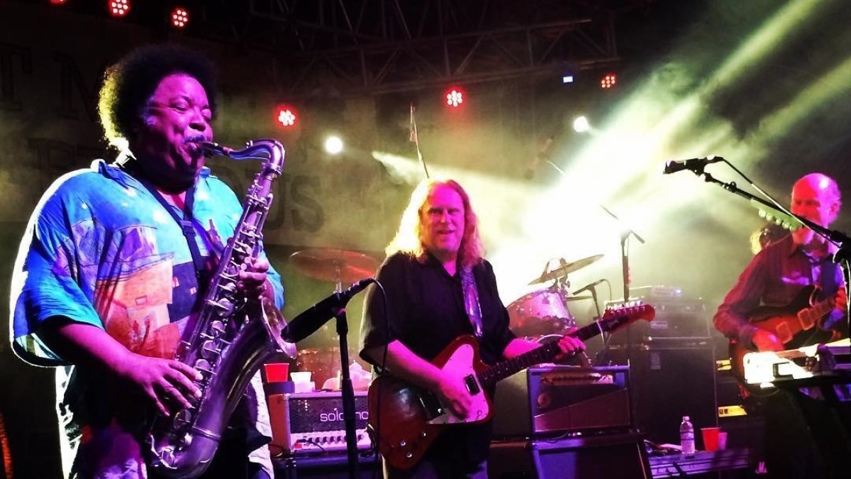 Gov't Mule Welcomes Guests Galore On Night Two In Jamaica
