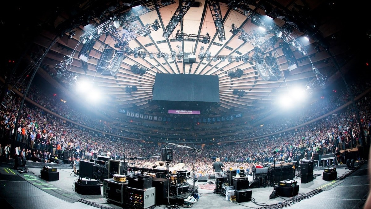 Pro-Shot: Phish Jams "Light" & "Twist" At MSG