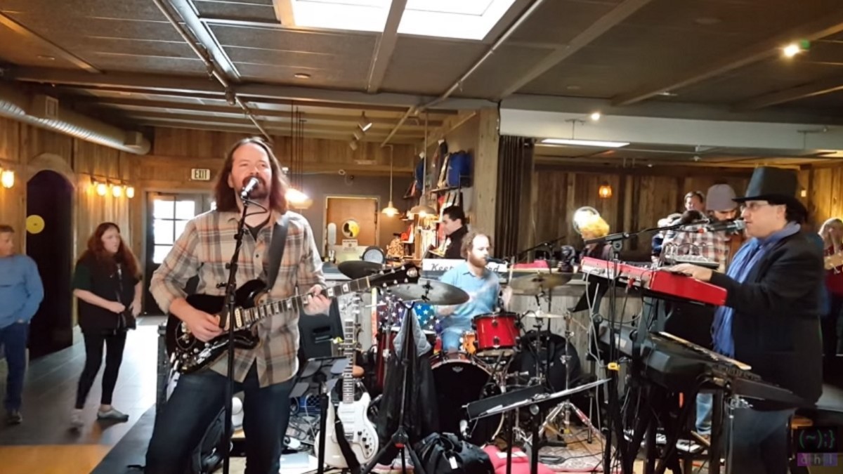 Stu Allen & Friends Trot Out 'Wolfman's Brother' At Terrapin Crossroads