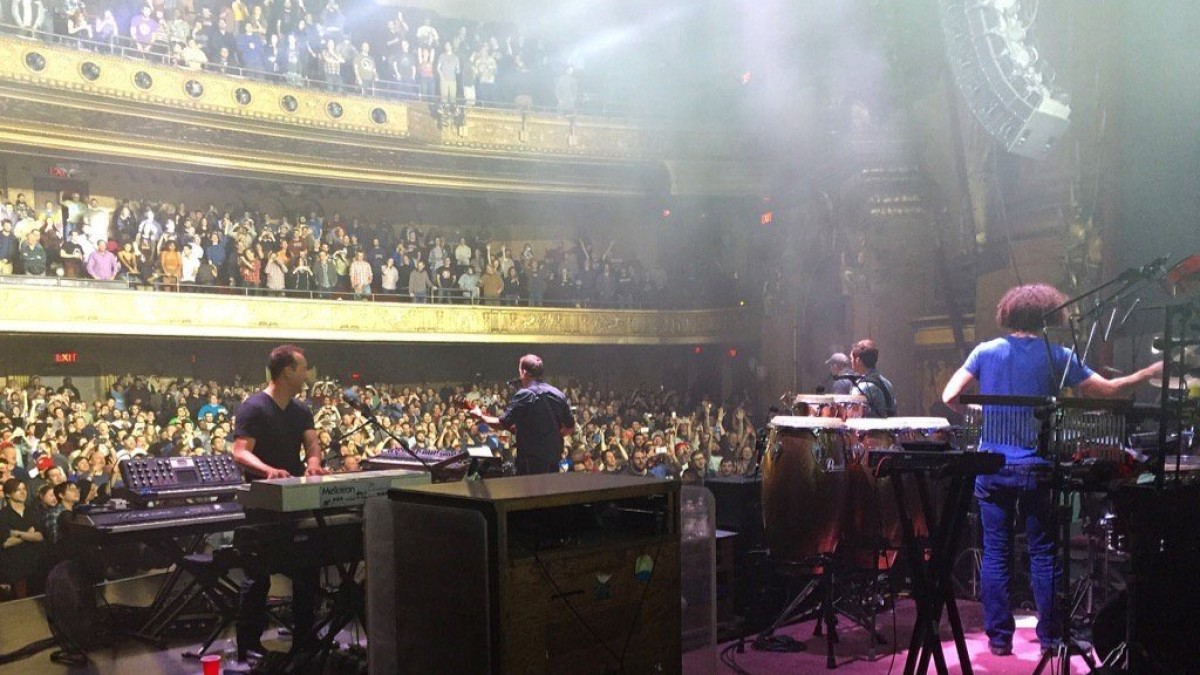 Umphrey's McGee Honors David Bowie & Glenn Frey At Beacon