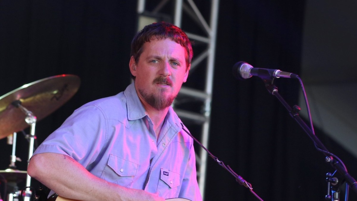 Sturgill Simpson Calls Out Academy Of Country Music Over Merle Haggard Award