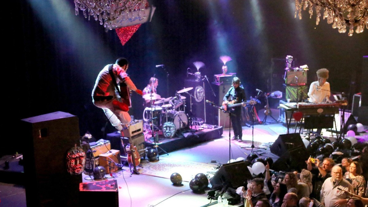 Photos & Videos: ALO Welcomes Guests Galore To End Tour d'Amour X