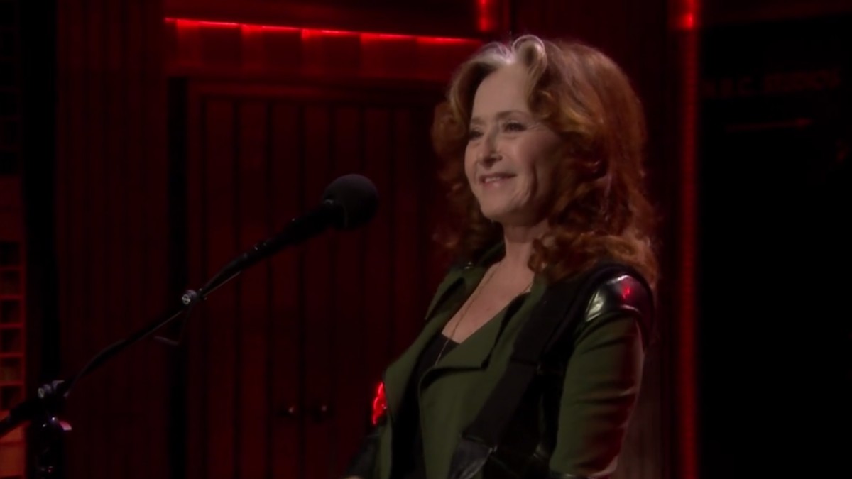 Bonnie Raitt Performs On ‘The Tonight Show’