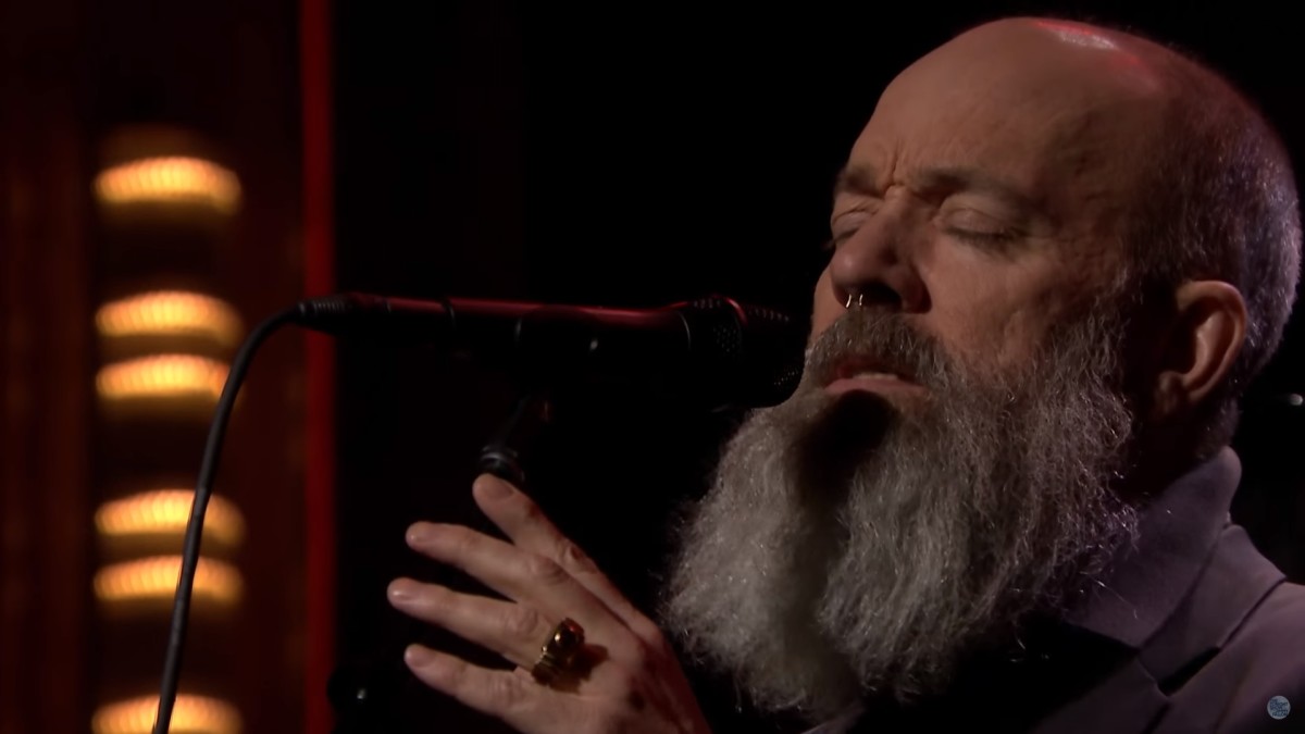 Michael Stipe Covers David Bowie On ‘The Tonight Show’