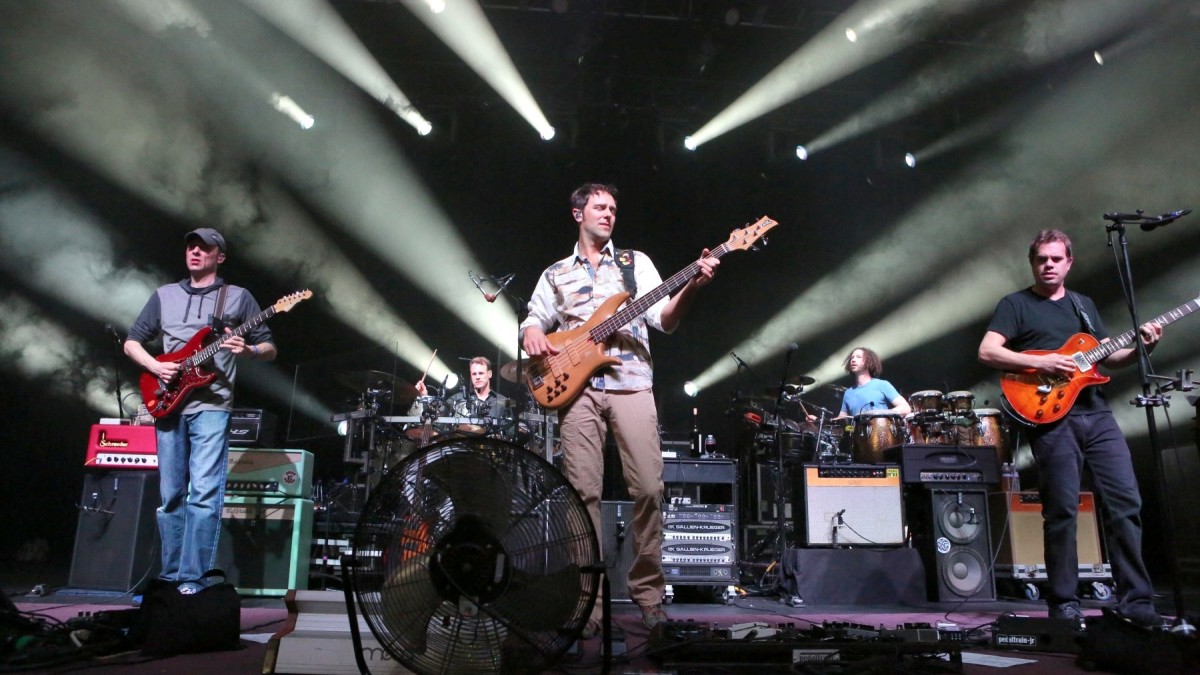 Umphrey's McGee Goes Acoustic For Led Zeppelin Cover Bust Out