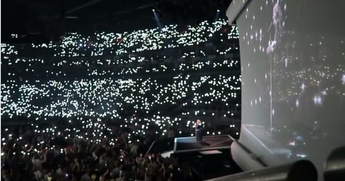 adelescreen tribute