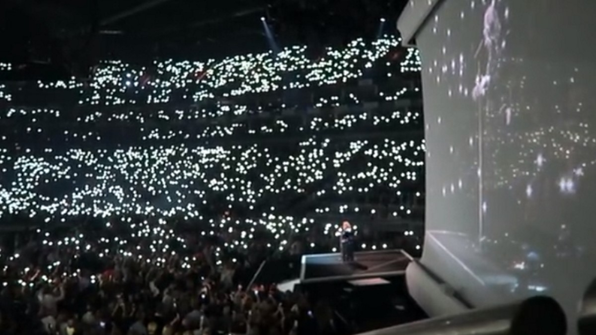 Adele Dedicates Bob Dylan Cover To Victims Of Brussels Terror Attacks