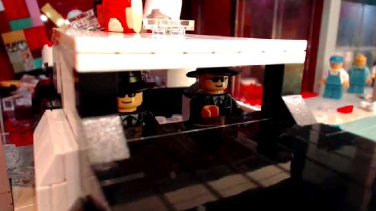 Blues Brothers Chase Scene Recreated With Legos