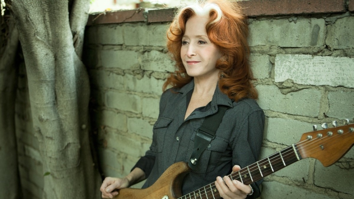 Celebrate Bonnie Raitt’s Birthday By Watching Her Guest-Filled 2002 ‘Austin City Limits’ Appearance