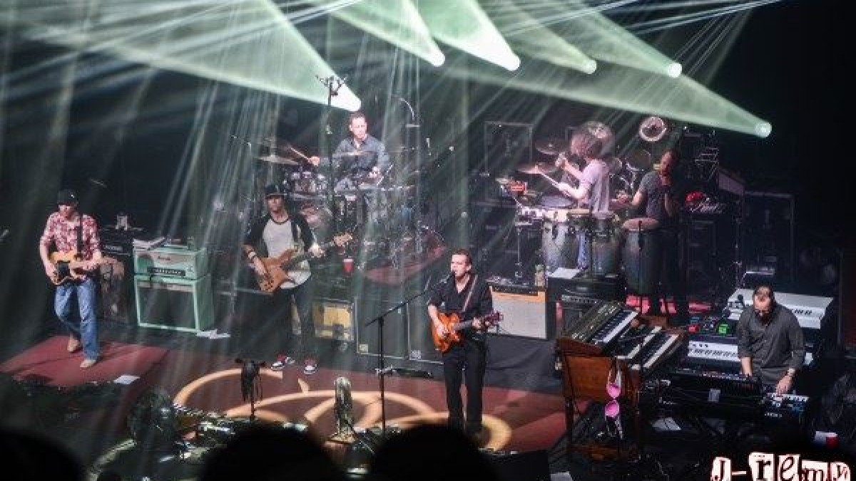 Throwback Thursday | Jimmy Chamberlin Guests With Umphreys
