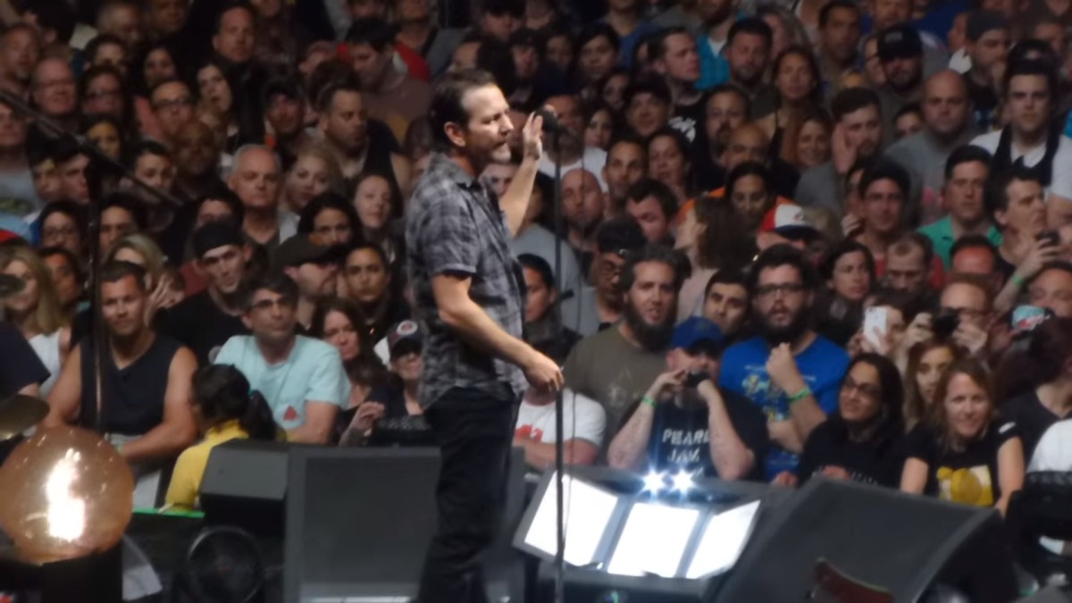 Pearl Jam’s Eddie Vedder Covers Cat Power In Miami