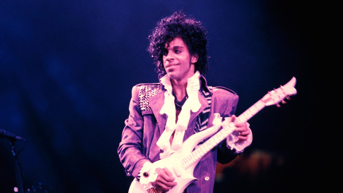 Five Examples Of Prince's Insane Guitar Skills