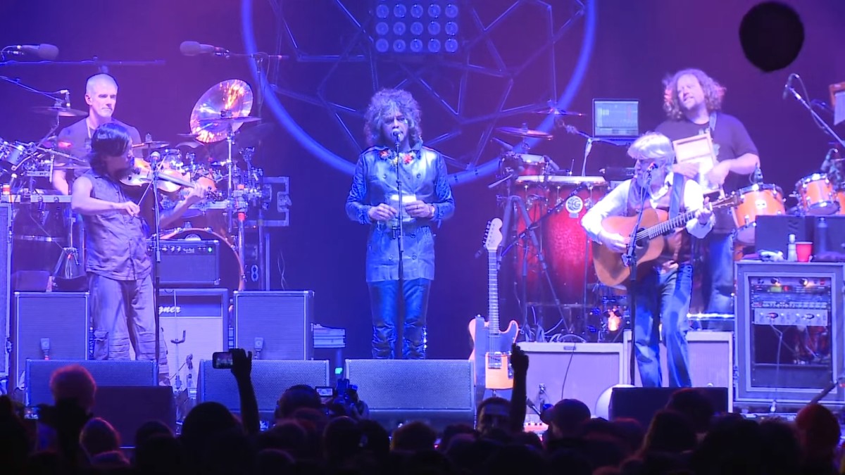 The String Cheese Incident Covers ‘Okie From Muskogee’ With Flaming Lips In 2013