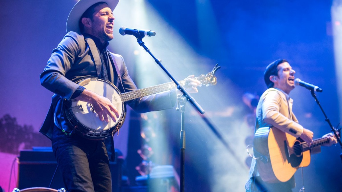 The Avett Brothers Welcome Brandi Carlile & Cover Merle Haggard At Madison Square Garden