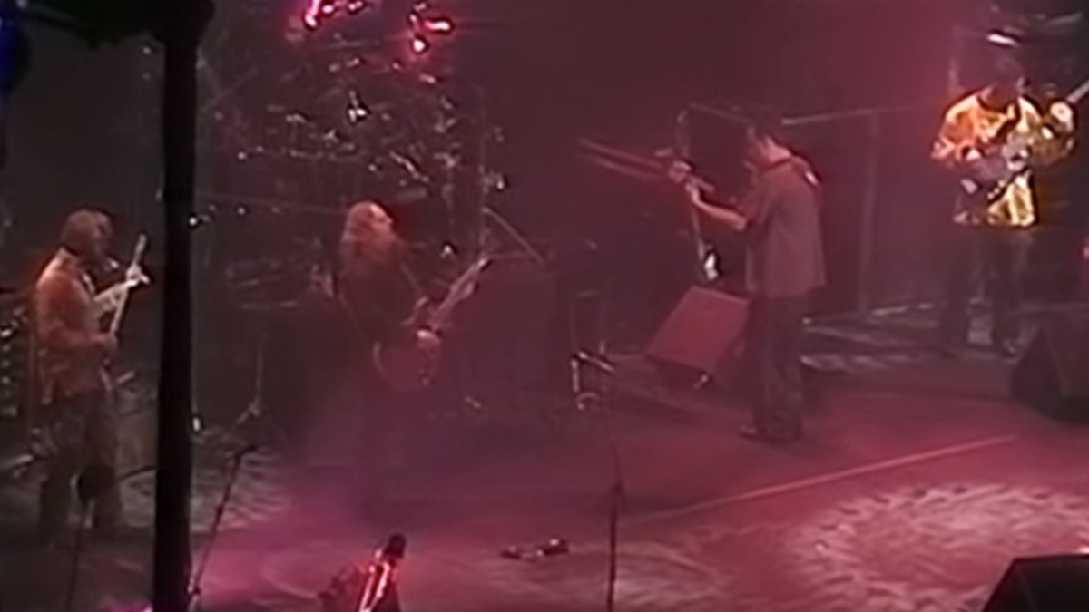 New To YouTube: Warren Haynes Joins Dave Matthews Band At MSG In 2000