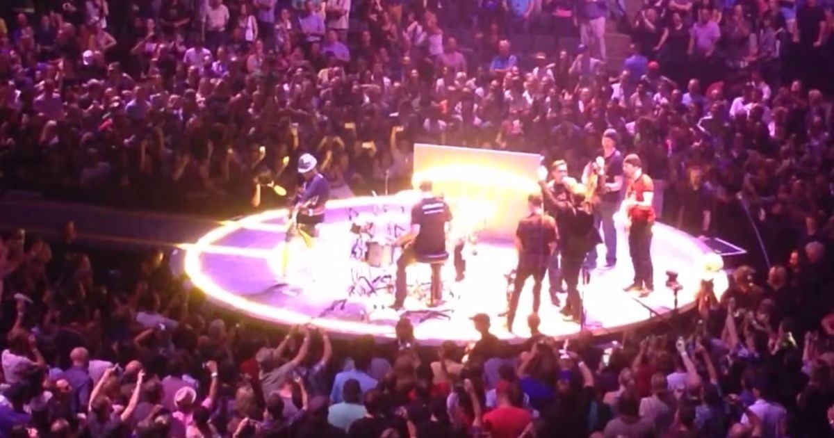 Video | U2 Cover Band Joins U2 In Toronto